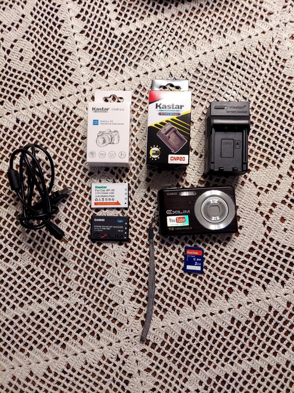 Casio EXILIM Youtube 7.2MP Compact Digital Camera Charger Batteries Cable Case